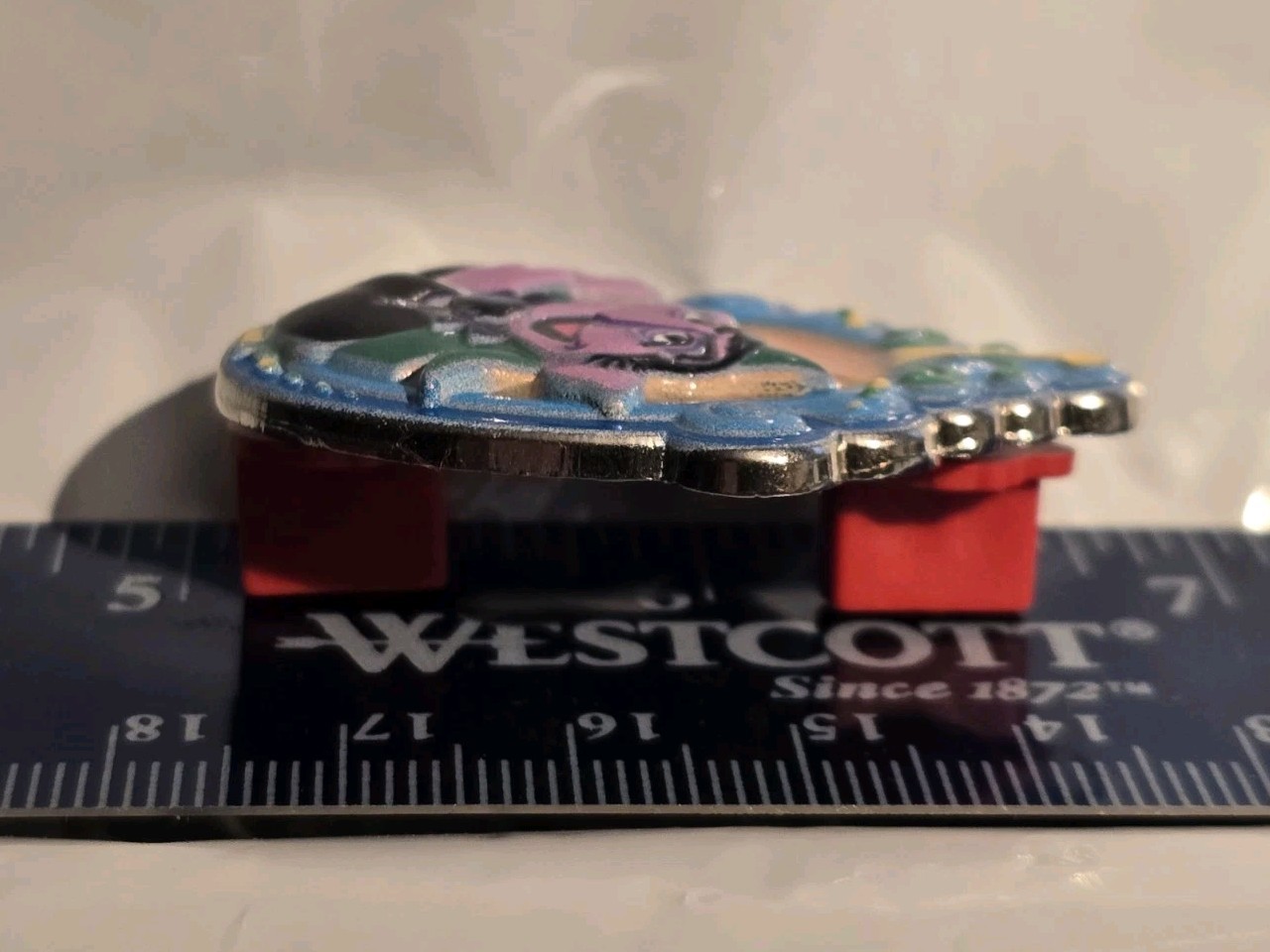 1.5" Count Von Count Fancy Medallion Pin S 2 Sesame Street Place - 3 Fingers Up