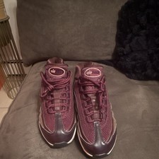 Nike Air Max 95 Men s Low Top Lace-Up Leather...