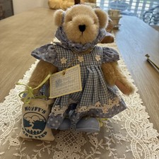 Muffy VanderBear Plush Down on the Farm W/Stand Complete