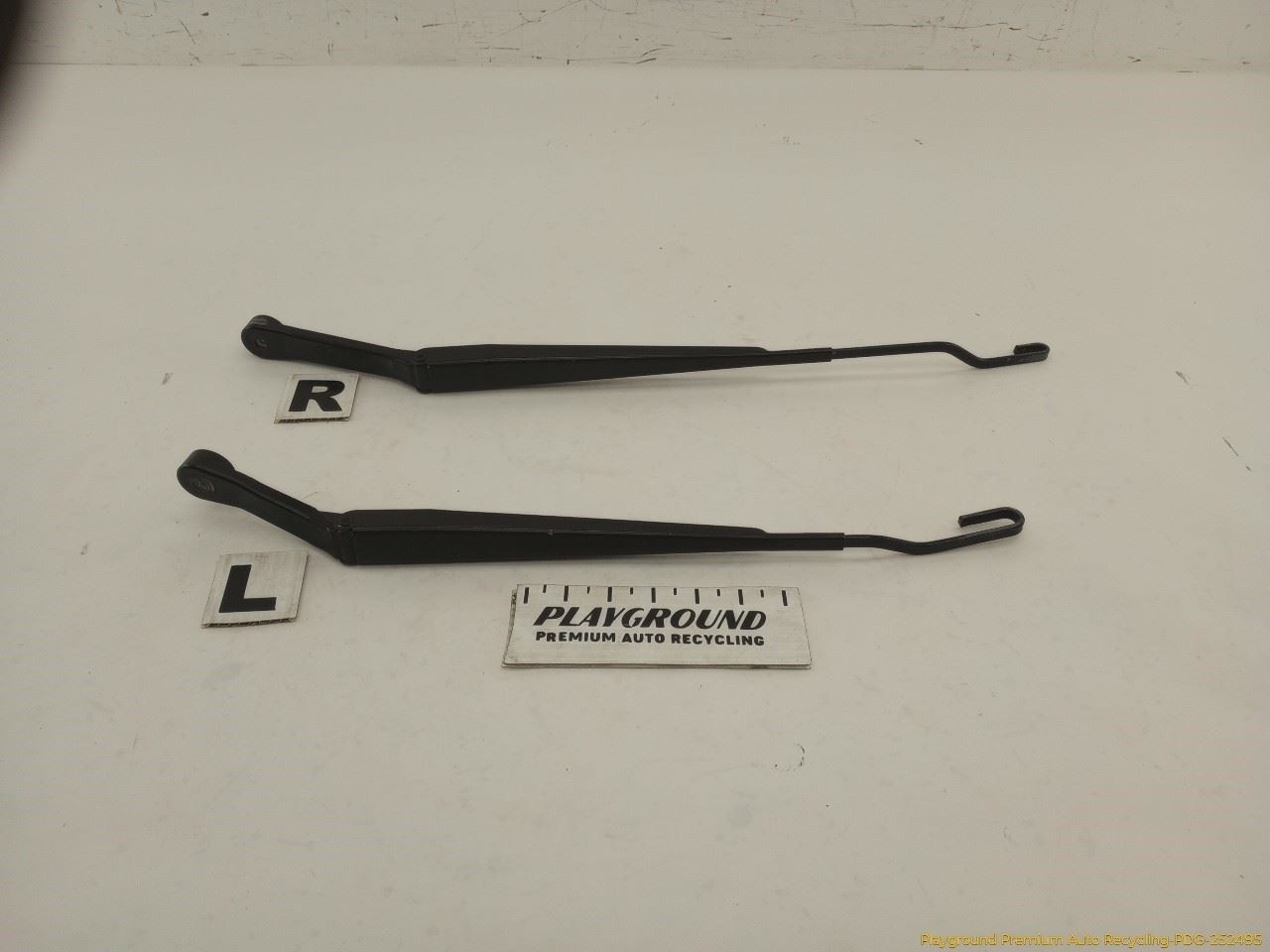 Mitsubishi Eclipse Pair Of Left & Right Windshield Wiper Arm Fits 2000-2005 00