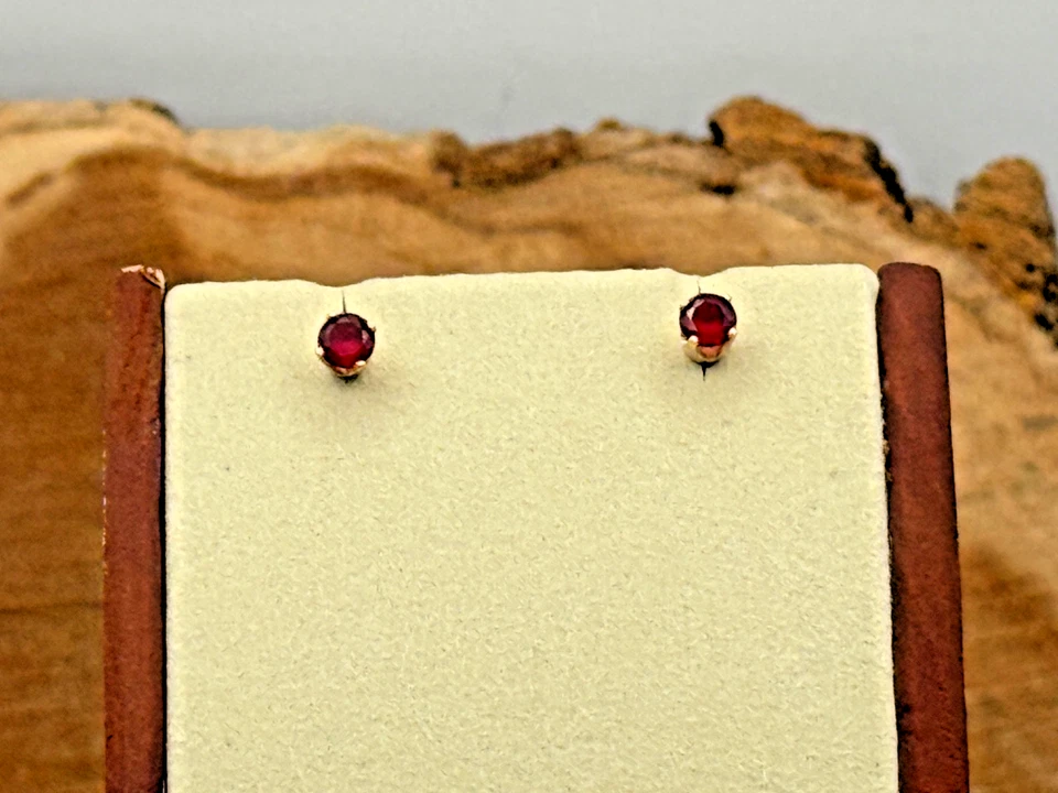 14k Solid yellow gold Natural 4.2 mm Ruby Stud Earrings--B124.25 - Image 2 of 4