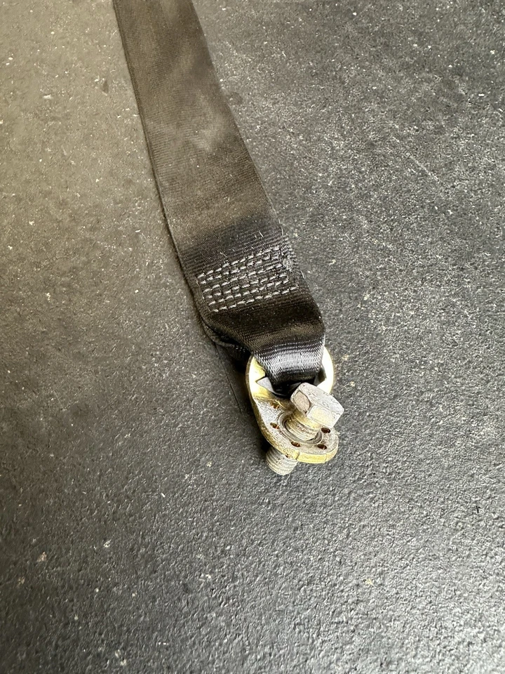 AUDI B5 S4 A4 2000-2002 - Conjunto cinturón seguridad trasero 8D0857727 Foto 2 de 4