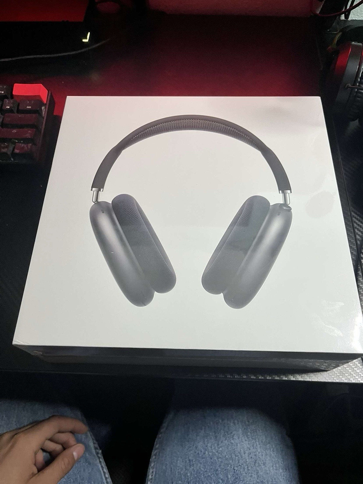 Black AirPods Pro Max with Premium Sound and Noise Cancellation-image