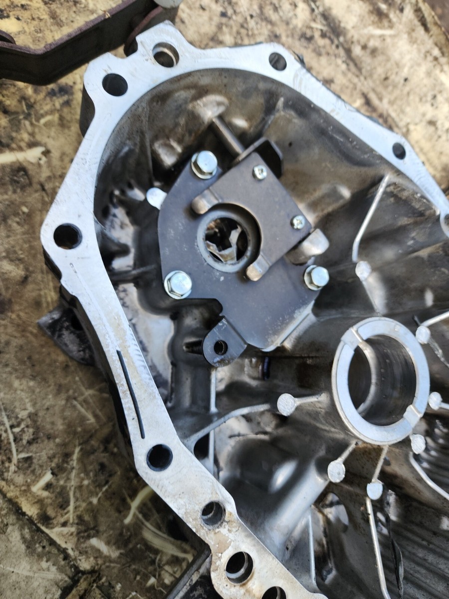Kawasaki FX691V CRANKCASE COVER SUMP 49015-7106 / 49015-0023 READ