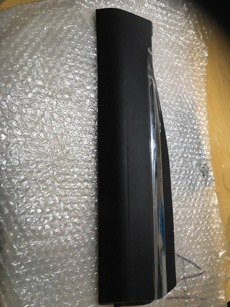 MG HS 2017 ONWARDS GENUINE PASSENGERS LOWER RIGHT DOOR TRIM PN 