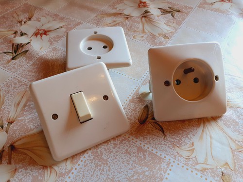 Lot De 4 Interrupteurs Simple Allumage + 1 Prise 2P+T Neptune - Legrand - Pour Terrasse - Neuf