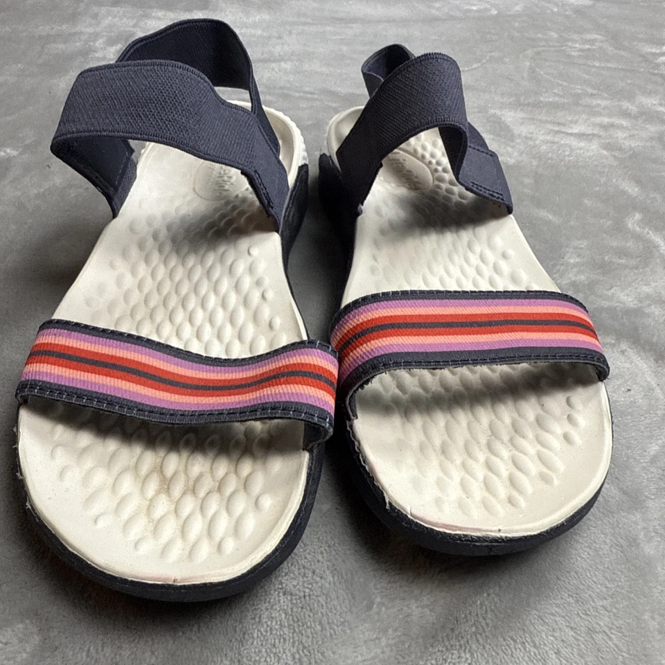 Босоножки Crocs женские размер 9 синие разноцветные в полоску с открытым носком ремешком на лодыжке - Изображение 3 из 4