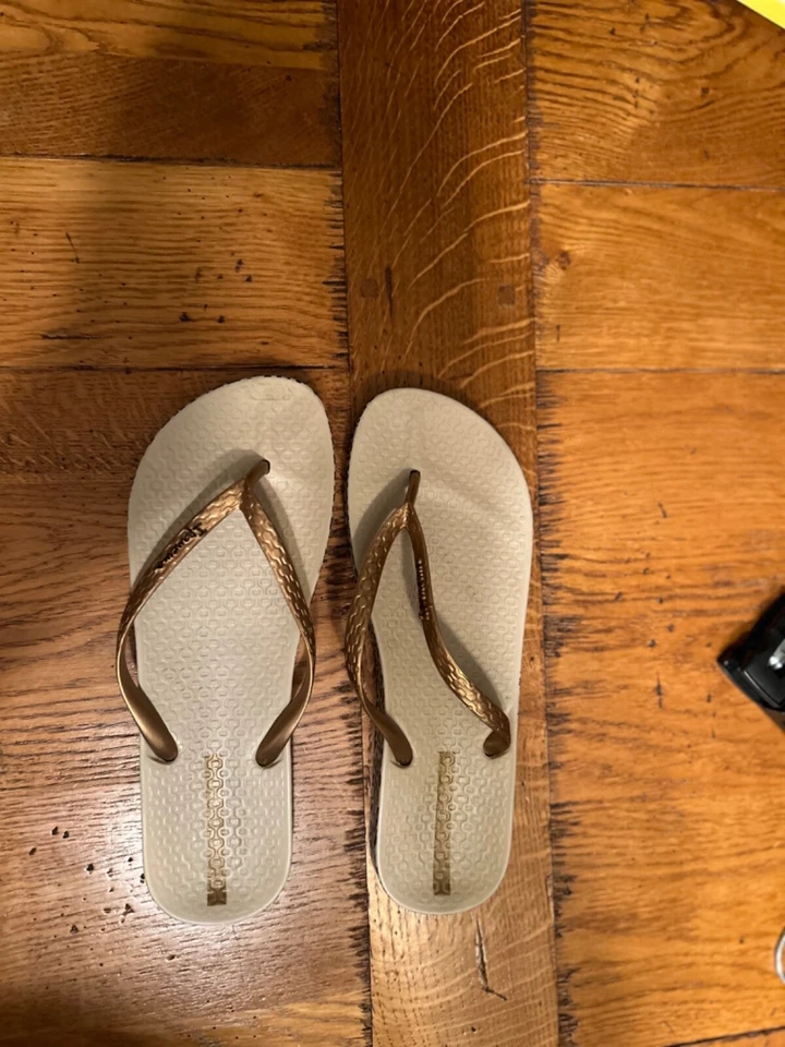 Womens Flip Flops IPANEMA Sz 9 Tan/Gold Animal Print Made IN Brazil - Image 4 of 4