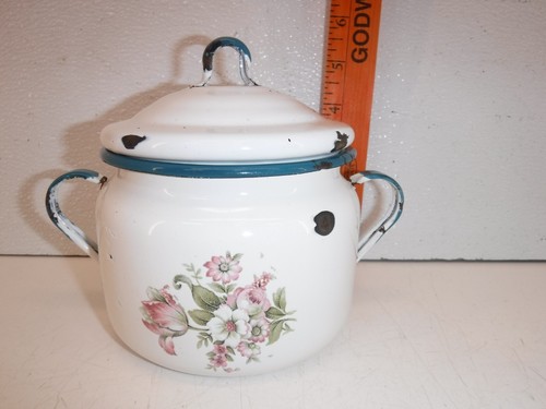 Vintage Granite Enamel Ware Floral Serving Bean Pot With Handles and Lid Decor - Picture 2 of 11