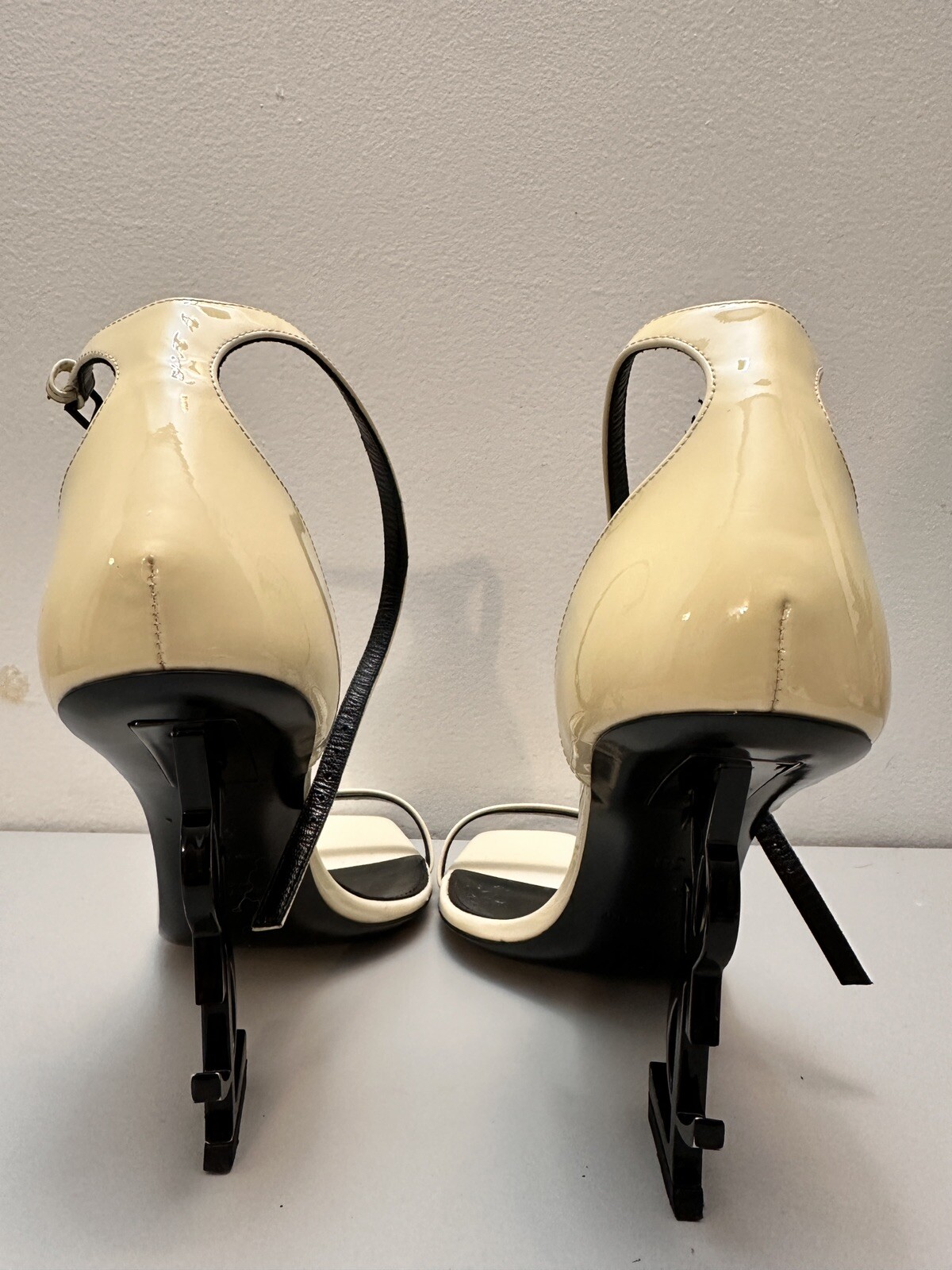 Sandali con logo Saint Laurent Opyum YSL tacco in PELLE BIANCA PAZIENTE taglia 38