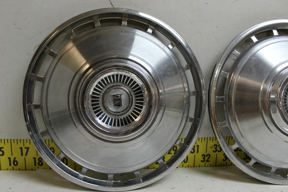 Juego de 3 tapacubos usados OEM GM de 13" cubiertas de rueda Chevrolet Chevy II 1965 (3084) Foto 2 de 4