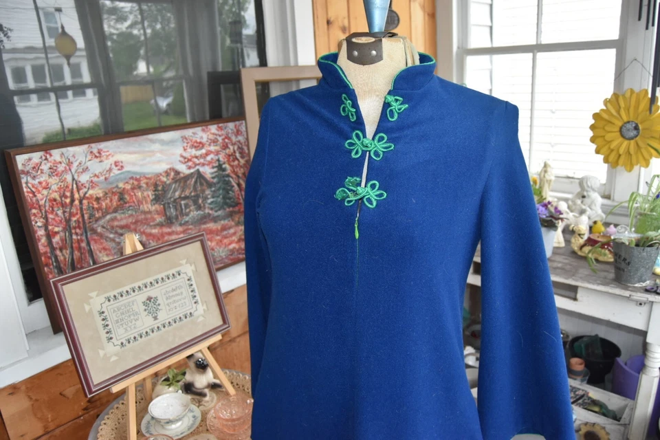 1970s Asian-Inspired David Brown Robe - Blue & Green Bell Sleeves, Size Small - Image 2 of 4