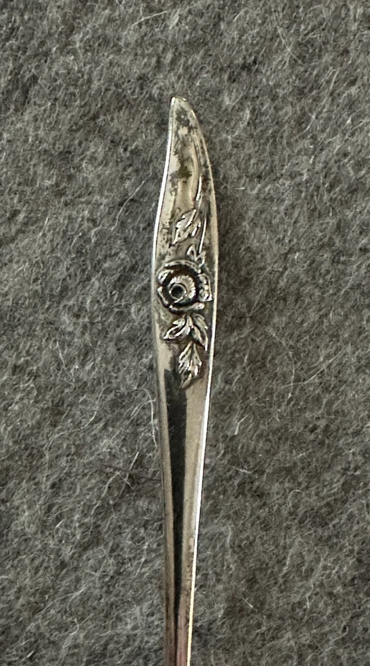 Cucharón crema de plata esterlina BELLE ROSE Heirloom de Oneida 5-1/4" Foto 2 de 4