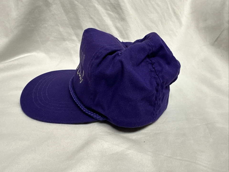 Sombrero púrpura vintage años 80 90 Yupoong The Scoreboard Sports Club SnapBack Foto 4 de 4
