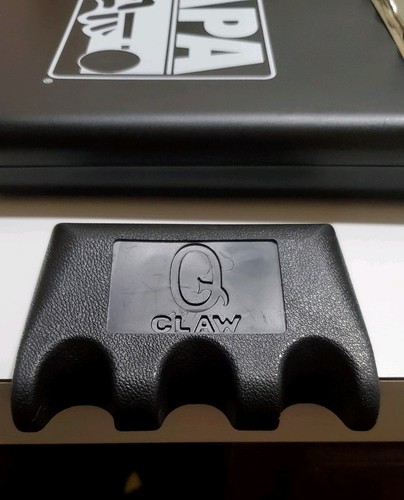 Q-Claw 3-Cue Portable Billiard Cue Holder - Black - Lightly Used, Very Firm Grip