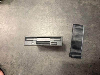 3,5'' Diskettenlaufwerk Floppy 1,44MB mit Anschlusskabel schwarz Retro