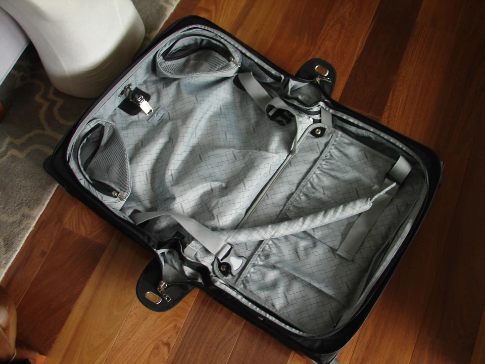 Travelpro Crew 8 Black 22” Wheeled Carry on Rolling Garment Bag - Image 4 of 4