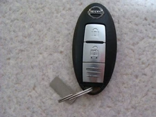 YUKz34650 CNC25 Serena Keyless Entry Remote Car Key Used Clamshell OO1