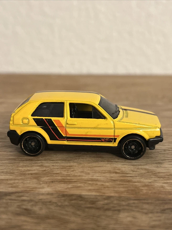 Coche de juguete Hot Wheels Real Riders amarillo Volkswagen Golf fundido a presión MK2 escala 1,87 Foto 4 de 4