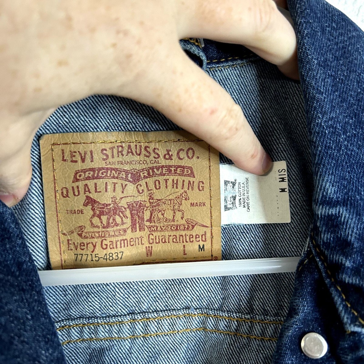 Women's Vtg Levi's 77715-4837 ICONIC Dark Wash Denim TRUCKER Women's Vtg Levi's 77715-4837 ICONIC Dark Wash Denim TRUCKER