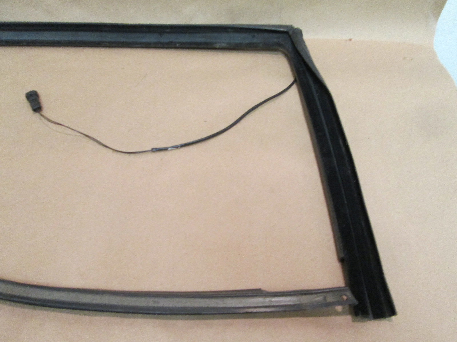 Maserati Quattroporte - RH Rear Door Rubber Gasket / Glass Guide / Sensor