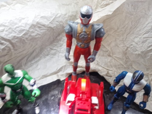 RARE Bandai 2003 Power Rangers Car Plus 5 Figures - Picture 4 of 7