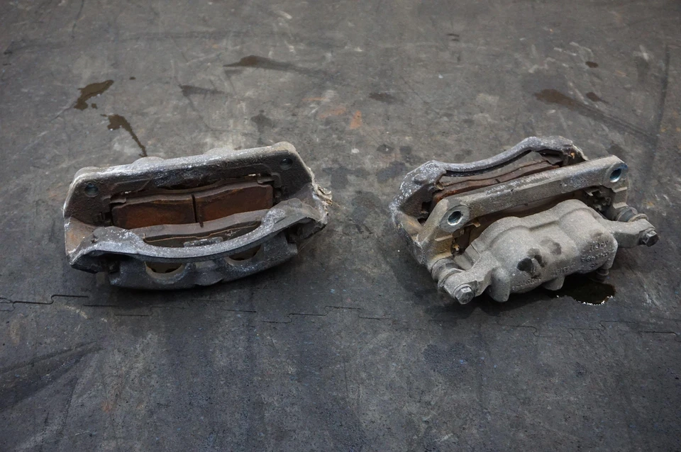 Conjunto de pinça de freio traseira esquerda e direita fabricante de equipamento original HC3Z2553A HC3Z2552A Ford F250 F350 17-20 - Imagem 4 de 4