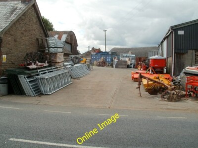 Foto 6x4 Hof der Agraringenieure, Talgarth Talgarth\/SO1533 Teil von c2011