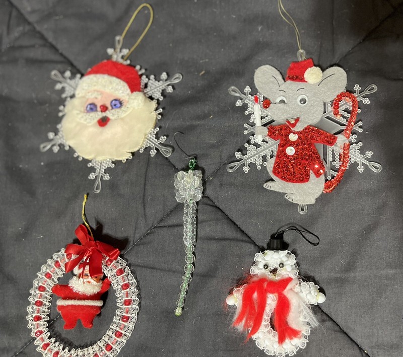 5 Vintage Handmade Beaded Ornaments- Wreath, Santa, Snowman, Icicle &  Mouse