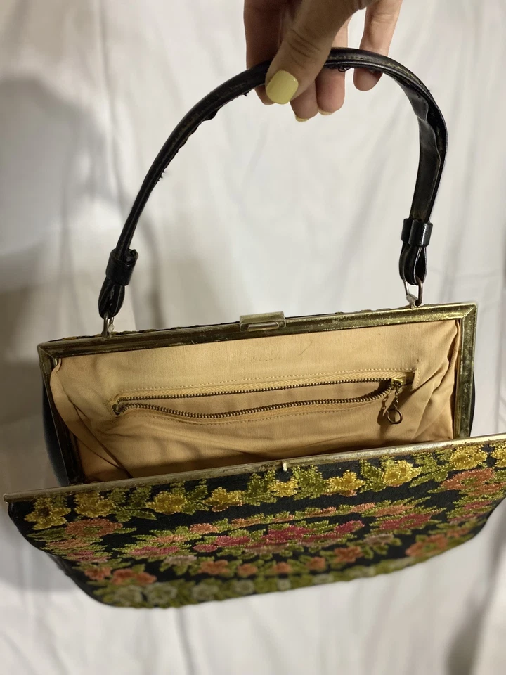 Bolso sin asas vintage de tapiz floral negro Verdi de los años 40 con asas de cuero Foto 4 de 4