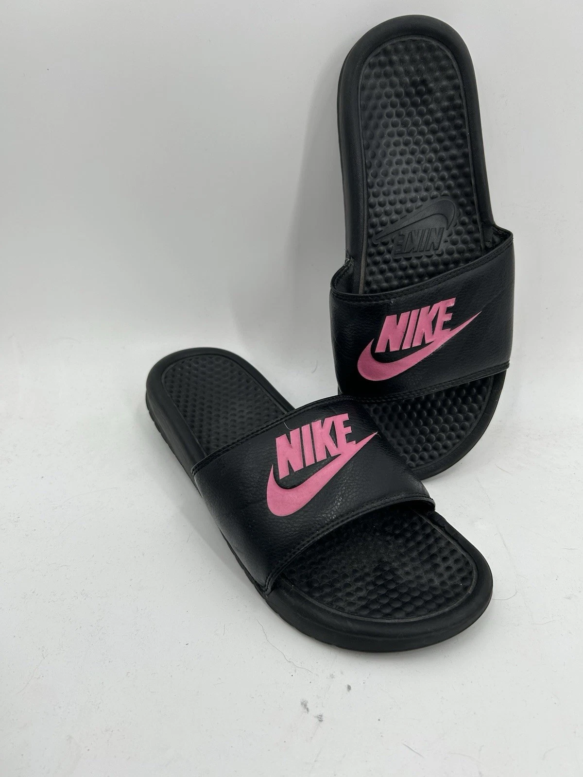 Scivoli Nike neri con logo rosa taglia 9