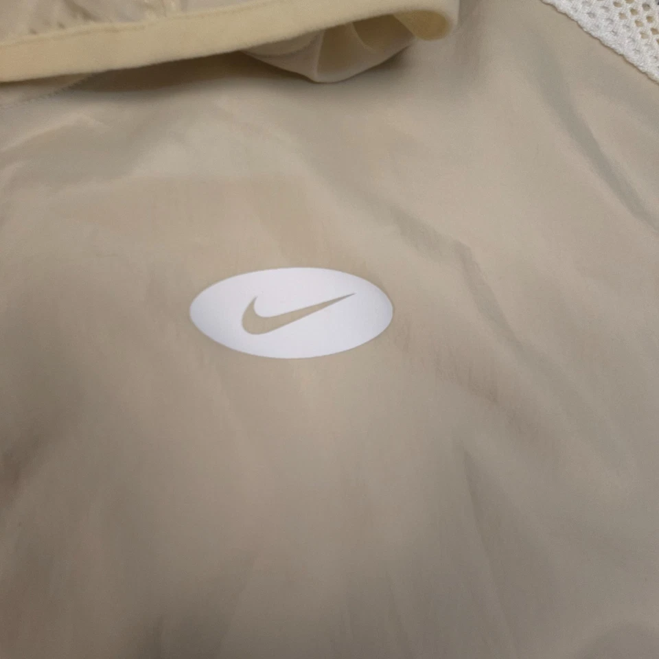 Nike Jacket womens MEDIUM beige Icon clash lightweight cargo hooded sport Size M - Image 3 of 4