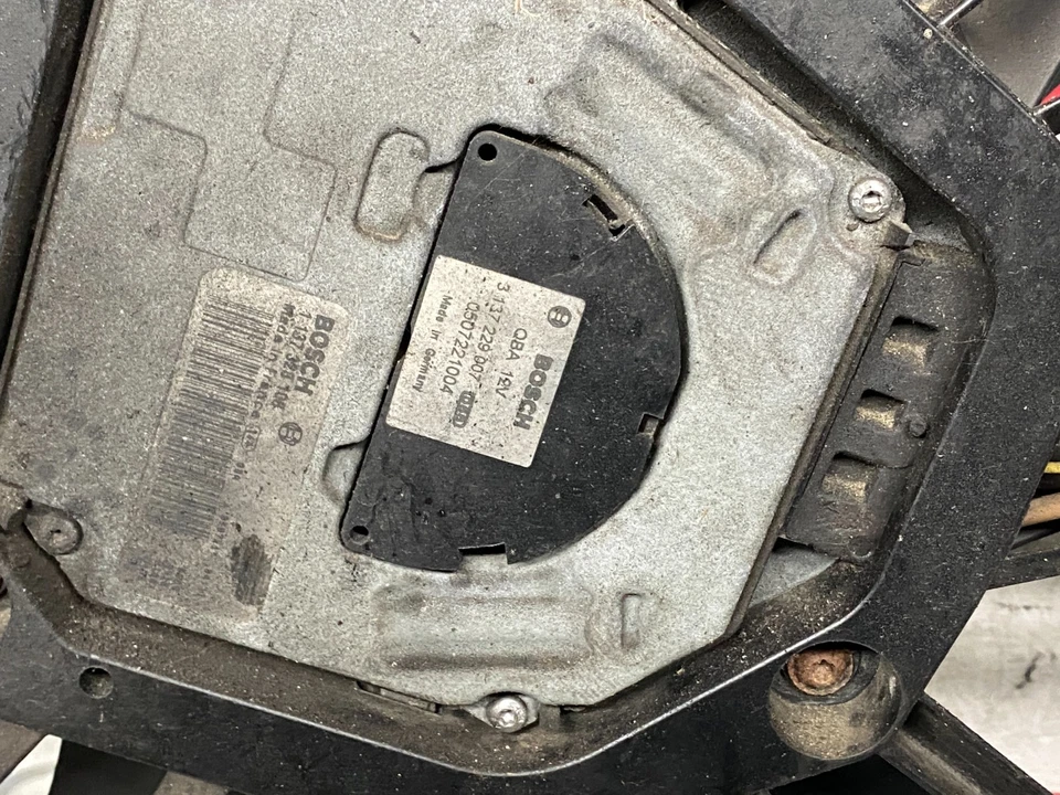 VENTILADOR RADIADOR MOTOR ORIGINAL MERCEDES BENZ W219 CLS 55 AMG A2115001693 Foto 4 de 4