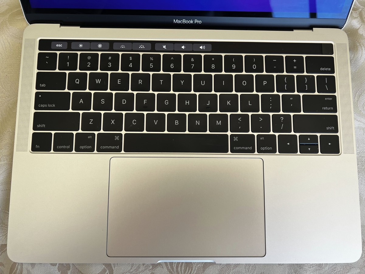 MacBook Pro Laptop (13-inch, 2016, Four Thunderbolt 3 Ports MacBook Pro Laptop (13-inch, 2016, Four Thunderbolt 3 Ports