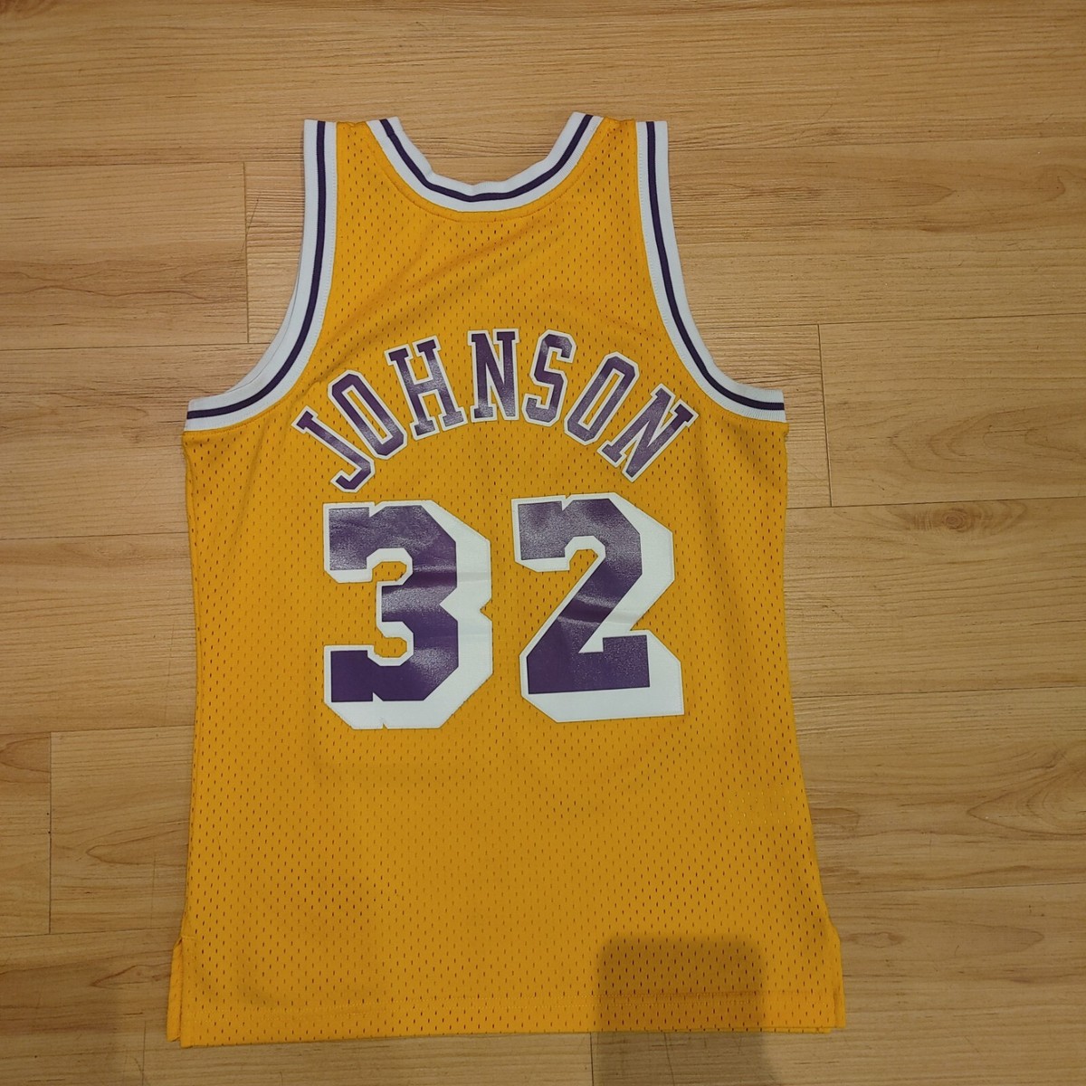 mitchell&ness NBA レイカーズ Magic Johnson Los Angeles Lakers Magic Johnson 1984-85 Road Swingman