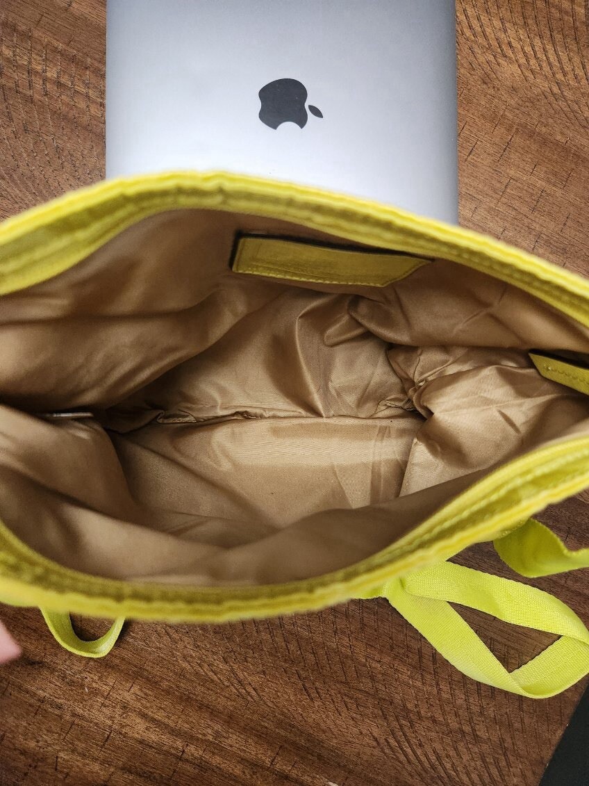 完売品　COACH ネオンイエロー ボディバッグ coach neon yellow crossbody bag mint condition | eBay