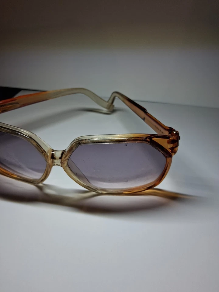 Gafas de sol vintage Foster Grant lentes púrpura claro/marcos Lucite color ámbar  Foto 3 de 4