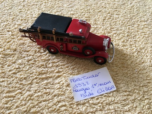Eligor 1/43 - Ford Tudor Coupé Cabriolet Bâché Fire Chief 1932 - Rouge Pompier