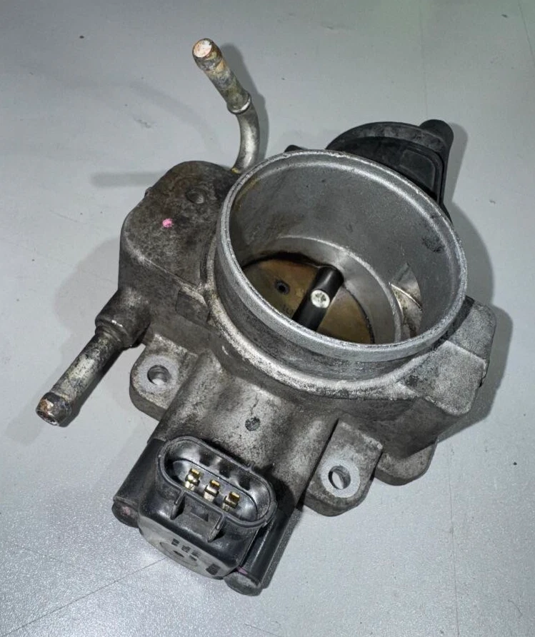 Mazda Tribute 2005 cuerpo del acelerador 3,0 litros V6 original fabricante de equipos originales pieza usada Foto 4 de 4