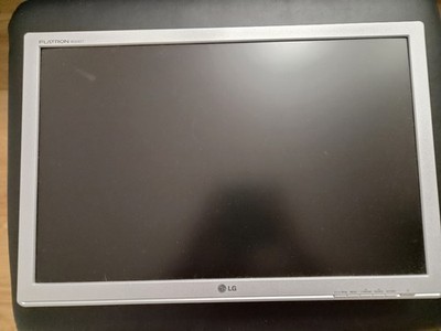 LG Flatron W2242T-DF 22 Zoll Monitor 16:10 DVI-D VGA Schwarz/Silber