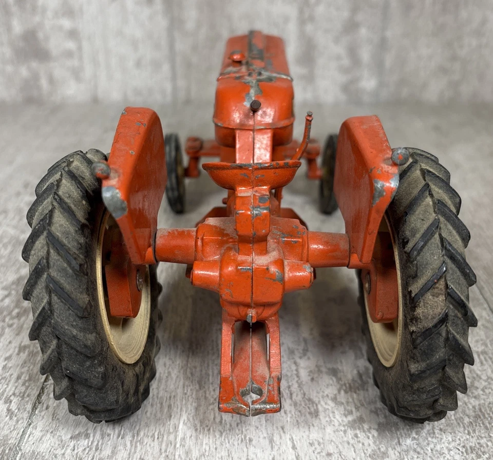 1/16 Ertl Eska Allis Chalmers D-17 Wide Front Tractor Diecast #1 - Image 4 of 4