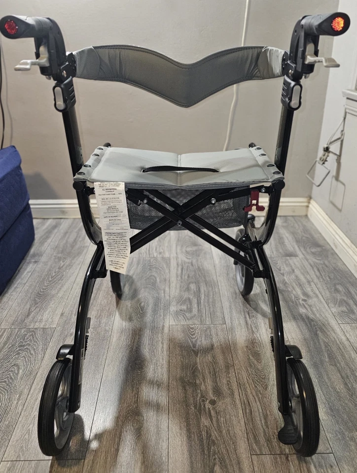 Asiento andador rodante Drive Medical Nitro estilo euro negro plegable usado en excelente estado Foto 4 de 4