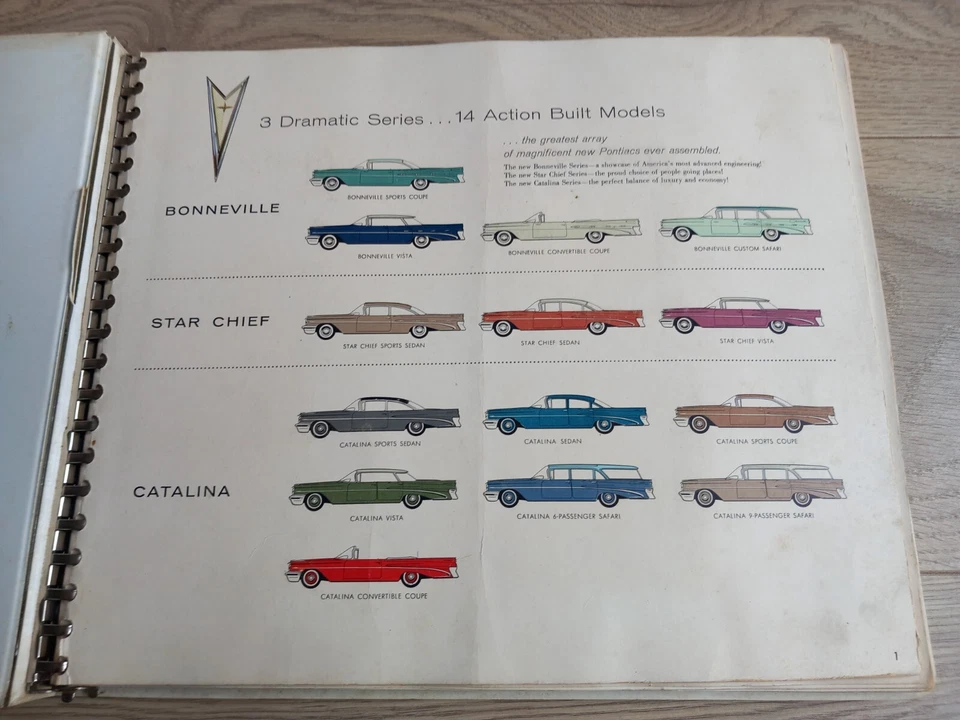 Original 1959 Pontiac Color & Trim Dealer Showroom Album, Catalina, Bonneville - Imagem 2 de 4