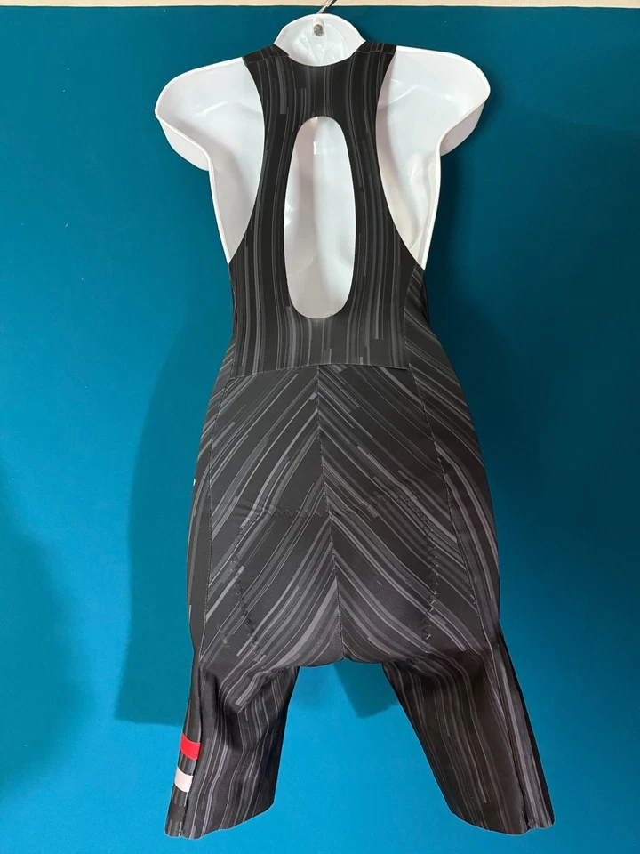 Culotte con tirantes de ciclismo acolchado para hombre negro gris a rayas con logotipo de hoja equipo de bicicleta pequeño Foto 2 de 4