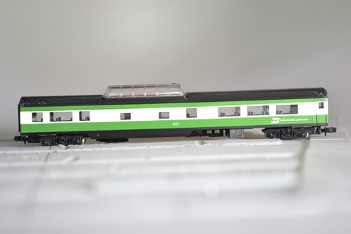 COCHE DE PASAJEROS 80351 ESCALA N CON COR BN BURLINGTON COCHE DOMO NORTE | Condition: Used