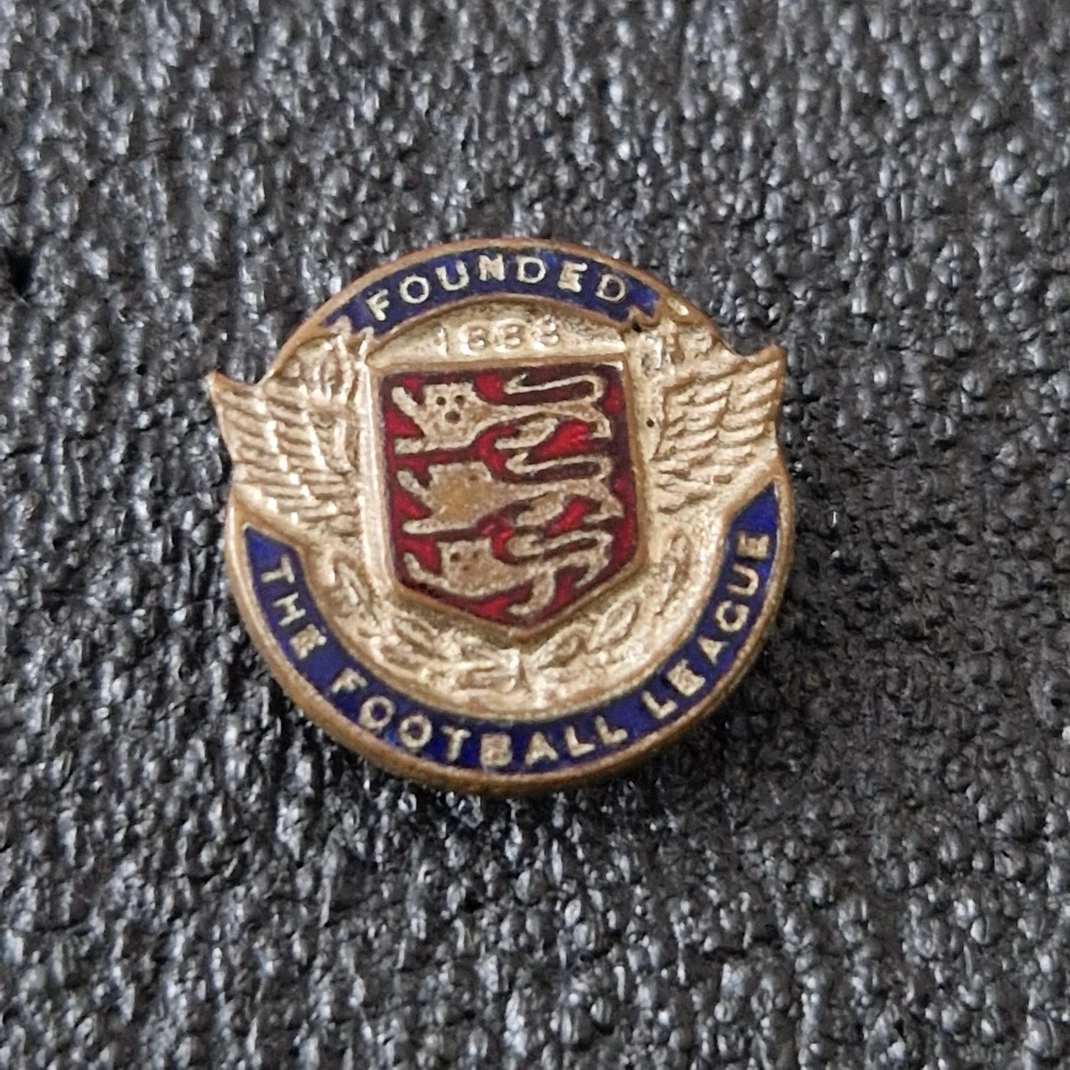 Pin's Watford FC - 1996 - Insigne Club Jaune, Noir, Rouge - Original - Angleterre