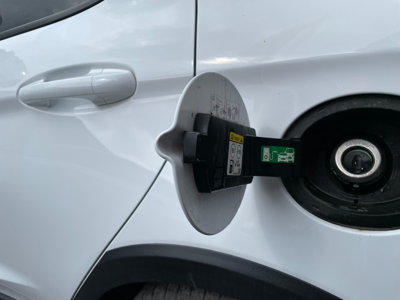 FORD FIESTA MK8 ZETEC 2018 FUEL CAP COVER FILLER FLAP GENUINE FROZEN