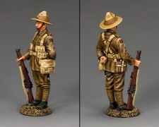 KING  COUNTRY FIRST WAR FW182 NEW ZEALANDER STANDING AT EASE