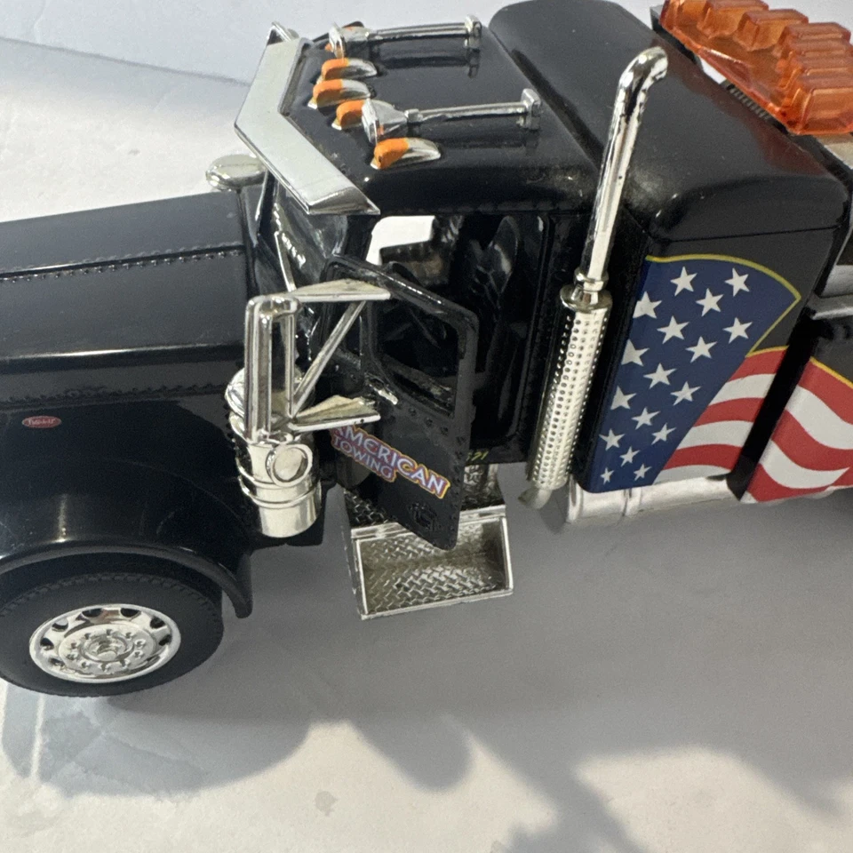 Jada Toys Hot Rigz Peterbilt  Model 379 Tractor 1:32 Diecast Tow Truck Wrecker. - Image 3 of 4