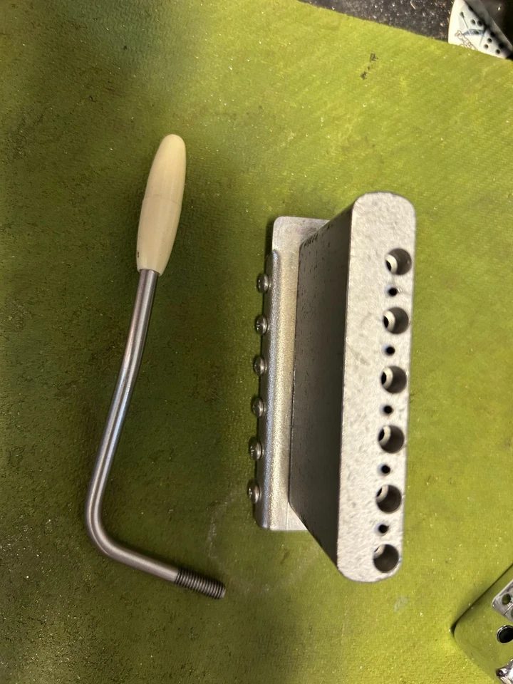 Gotoh Vintage Strat Tremolo with Graph Tech Saddles w/vintage steel block - Image 4 of 4